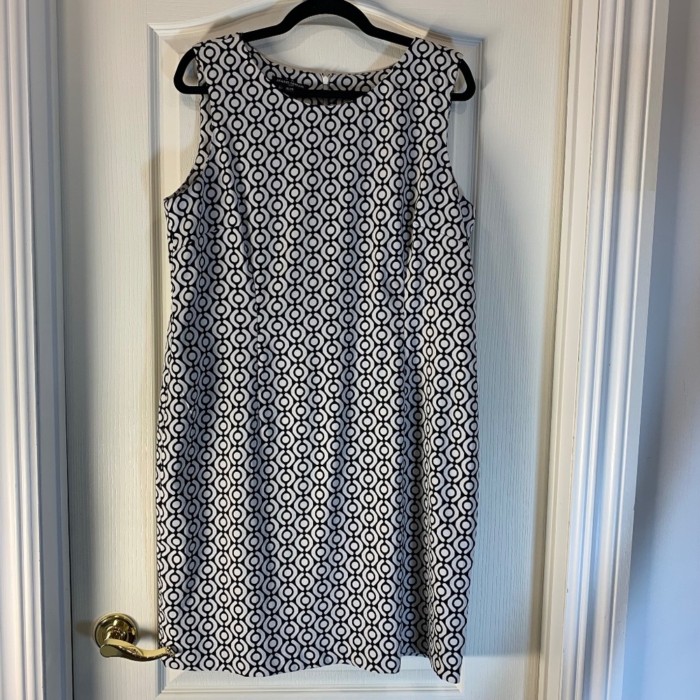 Mario Serrani Sleeveless‎ shift dress  black and white geometric pattern